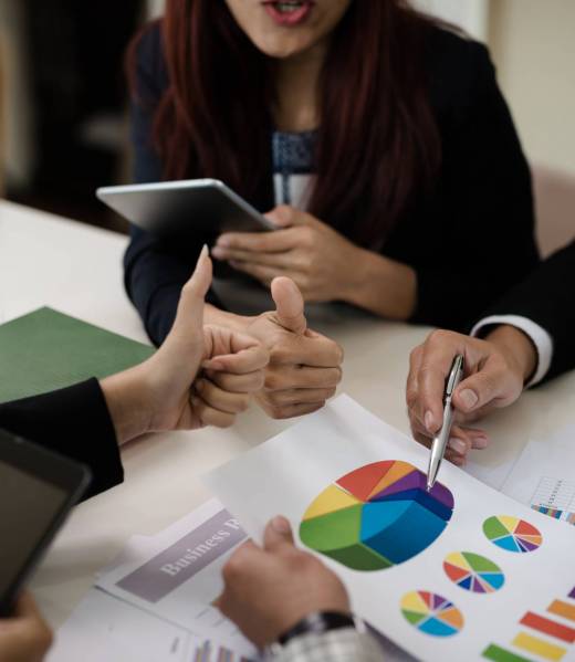 a-group-of-business-men-and-women-are-meeting-toge-2025-10-16-23-15-30-utc